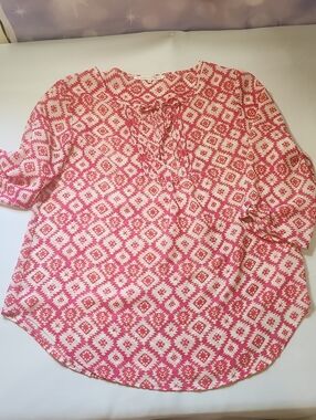 🐦 Violet & Claire Pink and White Geometric Tie-Neck Blouse